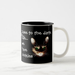 Badass Cats - "Donkere kant heeft koekjes" Tweekleurige Koffiemok