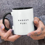 Badass Fuel Funny Humor Trendy Quote Mok<br><div class="desc">Als er één ding is waar we meer van houden dan koffie, is het een badass die koffie drink. Trendy, grappig gezegde van de mok van koffie "Badass fuel" in moderne typografie op de mok van twee tonenden koffie. Beschikbaar in veel meer binnenkleuren. Perfect geschenk voor die knappe vriend of...</div>