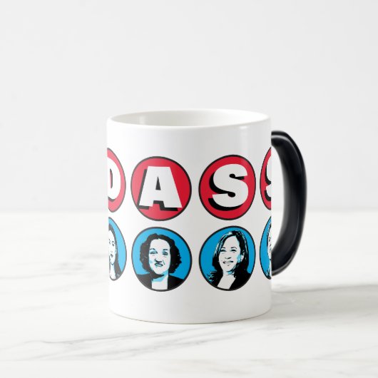 Badass-vrouwen: Stacey RBG AOC Katie Kamala Warren Magische Mok (Voorkant rechts)