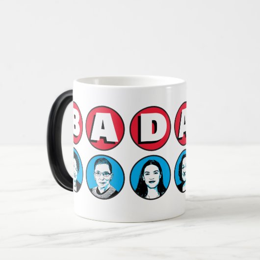 Badass-vrouwen: Stacey RBG AOC Katie Kamala Warren Magische Mok (Voorkant links)