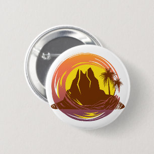 Badge met tropische vulkaan landschap en palmbomen ronde button 5,7 cm