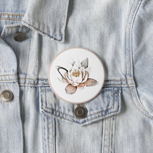 BADGE : WITTE LOTUS RONDE BUTTON 7,6 CM (In situ)