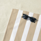 Badhanddoek met eigen naam in goudbeige met witte (In situ)
