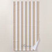 Badhanddoek met eigen naam in goudbeige met witte (Voorkant)