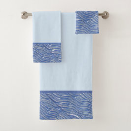 Badhanddoek set met blauwe waterpatroon trim bad handdoek