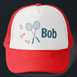 Badminton Racquets & Birdies Leuke Schattigee CUST Trucker Pet<br><div class="desc">Voeg jouw naam of andere tekst toe aan deze leuke Badminton trucker hoed. Badminton is badass laat niemand anders zeggen. Hand getekende kunst speciaal voor jou! Check mijn winkel voor meer badminton design zoals handdoeken, stickers, mokken, cadeauverpakking, wenskaarten en meer! Laat het me weten als je iets op maat wilt....</div>