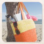 Bag die op boomstam hangt bij zandstrand kartonnen onderzetters (Voorkant)