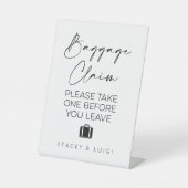 Bagage Claim Minimalistische Bruiloft Reclamebord Met Voetstuk (Voorkant)