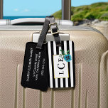 Bagagelabel zwart Stripe en blauw Floral monogram<br><div class="desc">Laat je tas nooit meer achter met dit unieke, opvallende label! Het moderne bloemetjesontwerp is voorzien van zwarte en witte strepen met een blauwe waterverf pansy bloem en faux goudaccenten. Pas aan met een monogram, een naam of een tekst van uw keuze. De rug is volledig klantgericht met uw contactinformatie....</div>