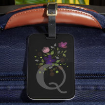 Bagagetail met initiaal Q en bloemmotief