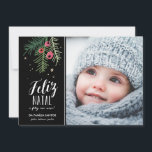 Bagas Vermelhas | Feliz Natal Feestdagenkaart<br><div class="desc">Design moderno,  com uma ilustração tirada mão e tipografia.</div>