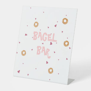 "BAGEL BAR"   Schattigee witte harten & Bagels Reclamebord Met Voetstuk