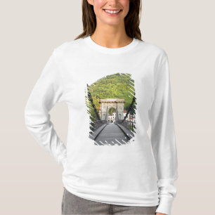Bagni di Lucca, Toscane, Italië - Een oude brug T-shirt