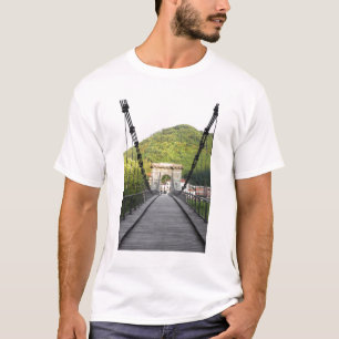 Bagni di Lucca, Toscane, Italië - Een oude brug T-shirt