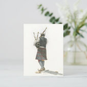 Bagpiper op het strand briefkaart (Staand voorkant)