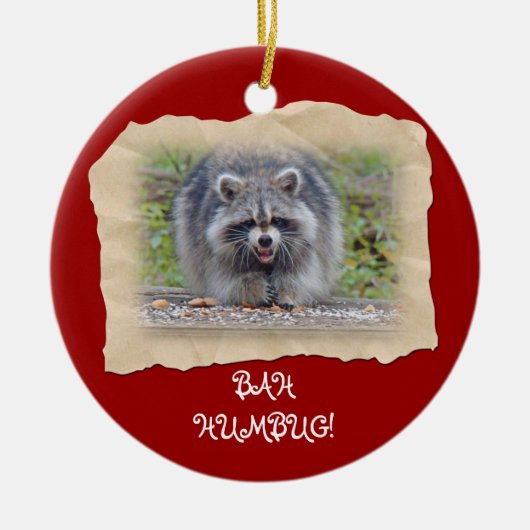 Bah Humbug Raccoon Keramisch Ornament (Voorkant)