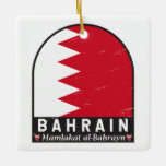 Bahreinse vlag Embleem Verstoorde Vintage Keramisch Ornament<br><div class="desc">Bahreinse noodlijdende embleem met de vlag en het wapen.</div>