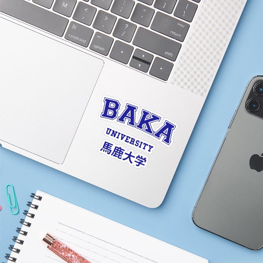 BAKA UNIVERSITEIT STICKER (Laptop met iPhone)