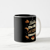 Bake the day a little sweeter tweekleurige koffiemok (Voorkant rechts)