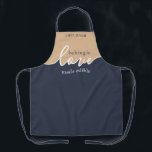 Baken is de dag van de eetbare vaders schort<br><div class="desc">Vaderdag cadeautje van de vader die graag bakt! Baken is liefdesmade Eetbaar. NAVY & TAN. Schoon modern script.Uw Homemade Baking lijst-waardig. Onderteken zijn meesterwerk met een bloei met dit ondergewaardeerde, klare ALL-OVER PRINT SCHORT. Dit ontwerp coördineert met onze Artisan Dough Hoesje-die u hier kunt vinden: https://www.zazzle.com/collections/rising_bread_dough_cover_great_gift_for_bakers-119097812462675619 die enthousiastelingen bakt: Druk...</div>