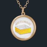 Bakers Gonna Bake Hashtag Yellow Lemon Square Bar Goud Vergulden Ketting<br><div class="desc">Het ontwerp is voorzien van een originele markeerafbeelding van een heerlijk tart gele citroenstaaf / citroenvierkant gebak dat is afgetopt met een poedersuiker in poedervorm. Geweldig voor je favoriete foodie, bakker of banketbakker! Deze illustratie van de citroendessert bar is ook beschikbaar op andere producten. Er zijn ook veel extra geïllustreerde...</div>