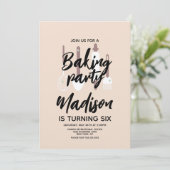 Baking Chef Baker Birthday Party Tan Uitnodiging (Staand voorkant)