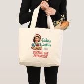 Baking Cookies and Burning the Patriarchy Grote Tote Bag (Voorkant (product))
