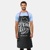Baking Queen Aangepaste Naam Typografie Bakker Cad Schort (Gedragen)