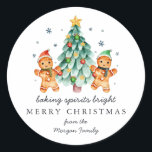 Baking Spirits Bright | Christmas Holiday Classic Ronde Sticker<br><div class="desc">Voeg een speciaal tintje toe aan enveloppen, goodie tassen, handgemaakte lekkernijen en meer met onze klassieke vakantie stickers. Dit zijn blije... vrolijke en kleurrijke stickers die er geweldig uitzien op al je vakantiegiften. Feestelijke illustraties helpen stemmingen op te fleuren met een elegante touch. Ze zijn geweldig om te bevestigen aan...</div>