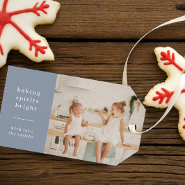Baking Spirits Bright | Kinder foto van Blue Grey  Cadeaulabel