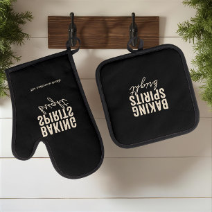 “Baking Spirits Bright Zwarte Kerstmis Ovenwant & Pannenlap Set