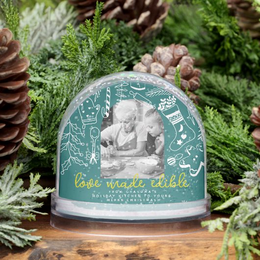 Bakken is liefde gemaakt eetbare groene fotovakant sneeuwbol (Winter)