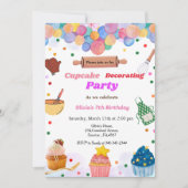 Bakkend partijmeisje die verjaardagspartij versier kaart (Voorkant)