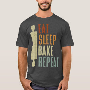 Bakkeraars die op de slaapbank zitten herhalen bak t-shirt