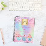 Bakkerij gebak winkel cupcakes naam planner<br><div class="desc">Een trendy holografische,  iriserende achtergrond in roze,  paarse,  mintgroen. Versierd met confetti in roze en 3 cupcakes. Personaliseer en voeg uw zakelijke logo,  tekst,  jaar en naam toe. De persoonlijke naam is geschreven met een modern handgeschreven stylescript.</div>