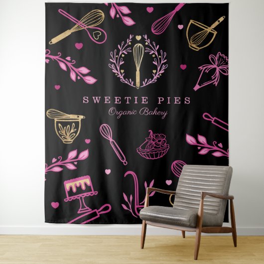 Bakkerij met zwarte, roze en gouden bakkers en koo wandkleed (In situ)