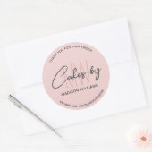 Bakkerijtaart Custom Monogram Logo Roze Ronde Sticker (Envelop)