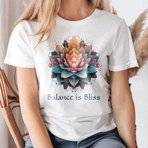 "Balance is Bliss"  Kleurrijke Lotus Flower T-shirt