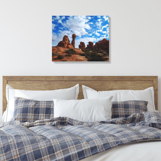 Balanced Rock, Arches National Park Canvas Afdruk (Insitu (Slaapkamer))