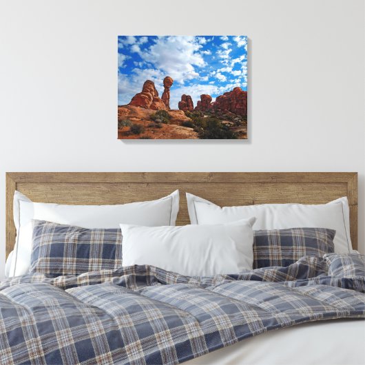 Balanced Rock, Arches National Park Canvas Afdruk (Insitu (Slaapkamer))