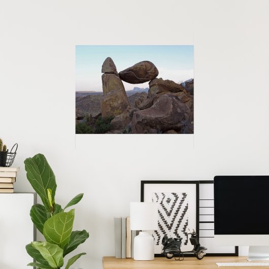 Balanced Rock - Big Bend, Texas Poster (Thuiskantoor)