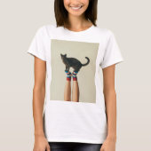 Balanceren Kat op Gestreepte Sokken, Kattenliefheb T-shirt (Voorkant)