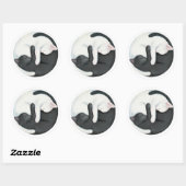 Balancing Yin Yang Cats: Black and White Kittens Ronde Sticker (Vel)