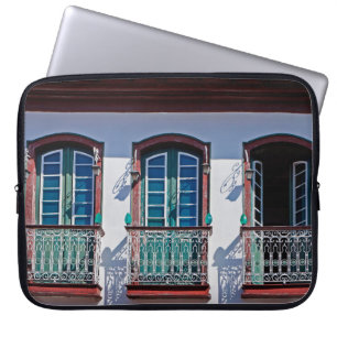 Balconieën op de gevel in Diamantina, Minas Gerais Laptop Sleeve