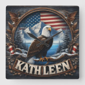 Bald Eagle beroemd gemaakt door Mountains and Flag Vierkante Klok (Voorkant)