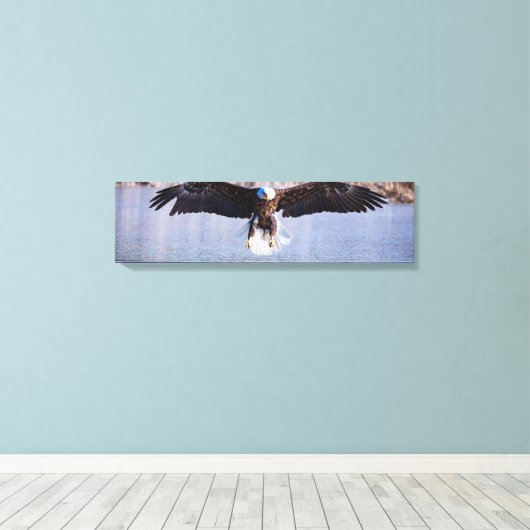 Bald Eagle Daytime Hunting Over Lake Canvas Print (Insitu (Houten vloer))