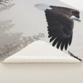 Bald Eagle die door de mist trekt Sherpa Deken (3/4)