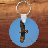 Bald Eagle die over bomen trekt Sleutelhanger (Voorkant)