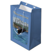 Bald Eagle Diving - West Yellowstone, MT Medium Cadeauzakje (Voorkant Gekanteld)