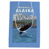 Bald Eagle Diving - Wrangell, Alaska Medium Cadeauzakje (Achterkant)